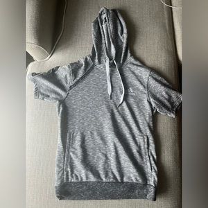 Adidas cropped hoodie size medium, short sleeves, never worn! Color: grey